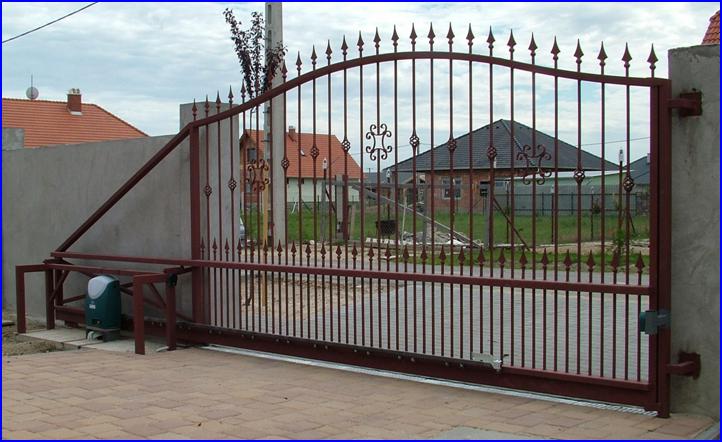 Kovácsoltvas tolókapu