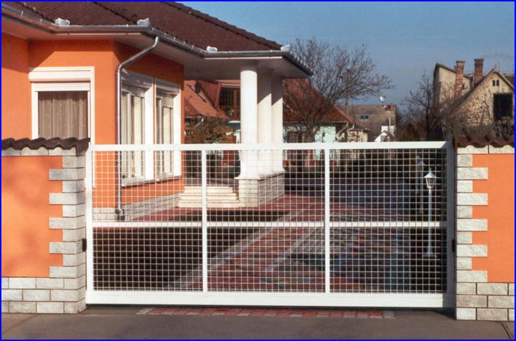 Kovácsoltvas tolókapu