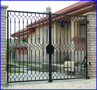 Kovácsoltvas szárnyas kapu