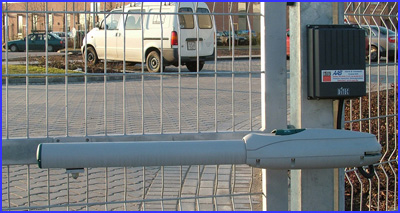 DITEC LUXO kapunyitó automatika az RTL KLUB kapuján